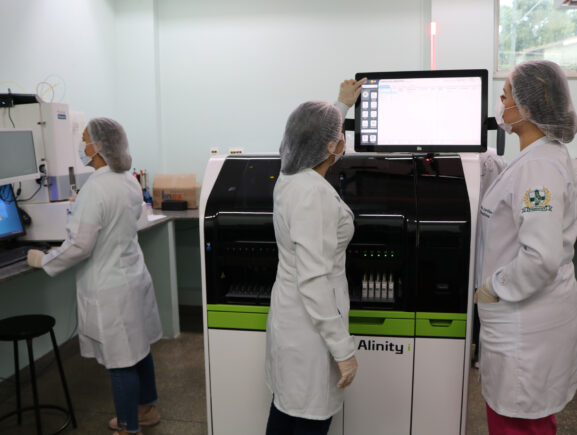 Laboratório de Análises Clínicas da FCecon realiza 761 mil exames em 2024